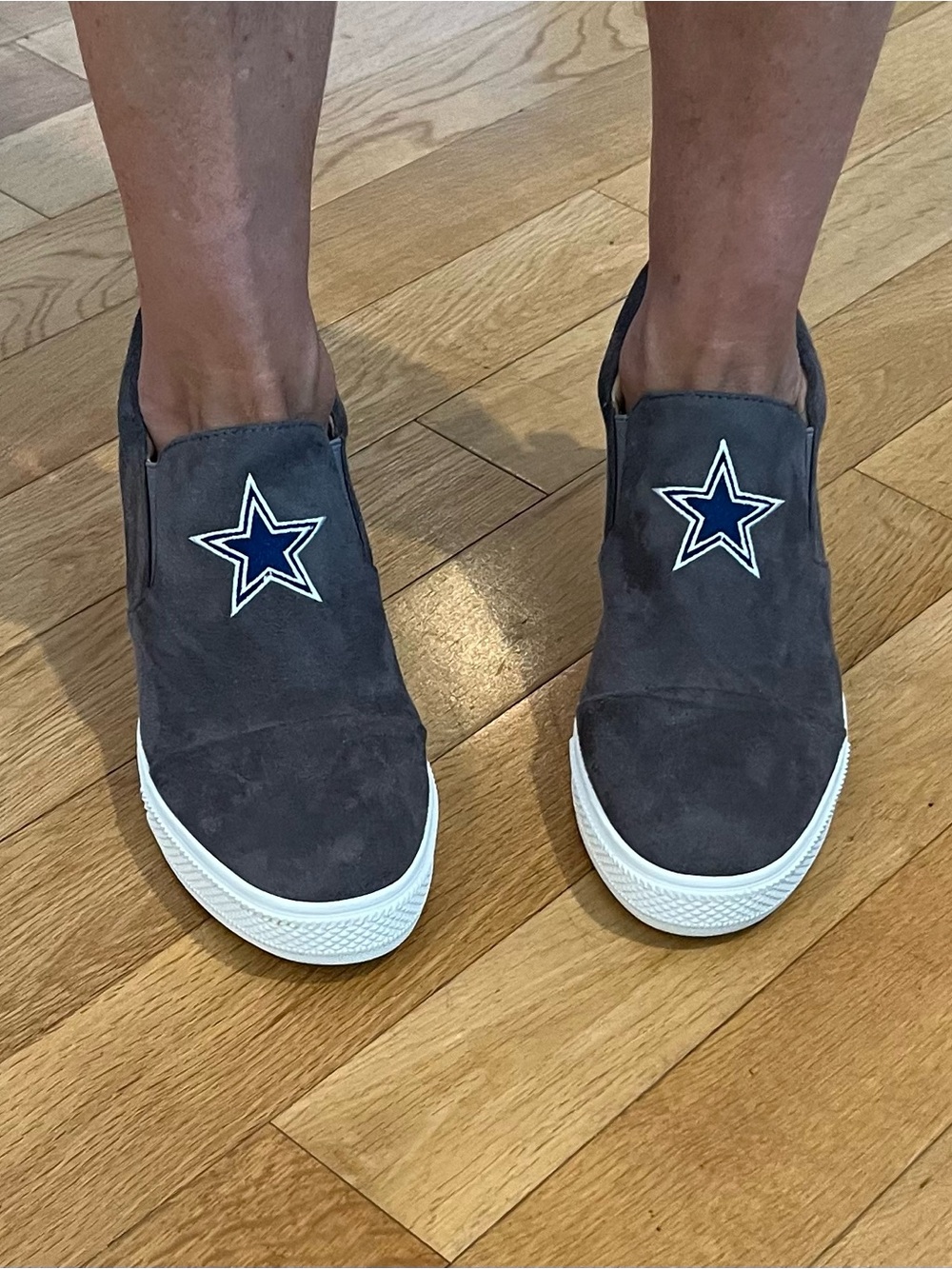 Hello Cowboys fans! Gray Slip-On Suede-like Women’s Sneakers with Star Emblem